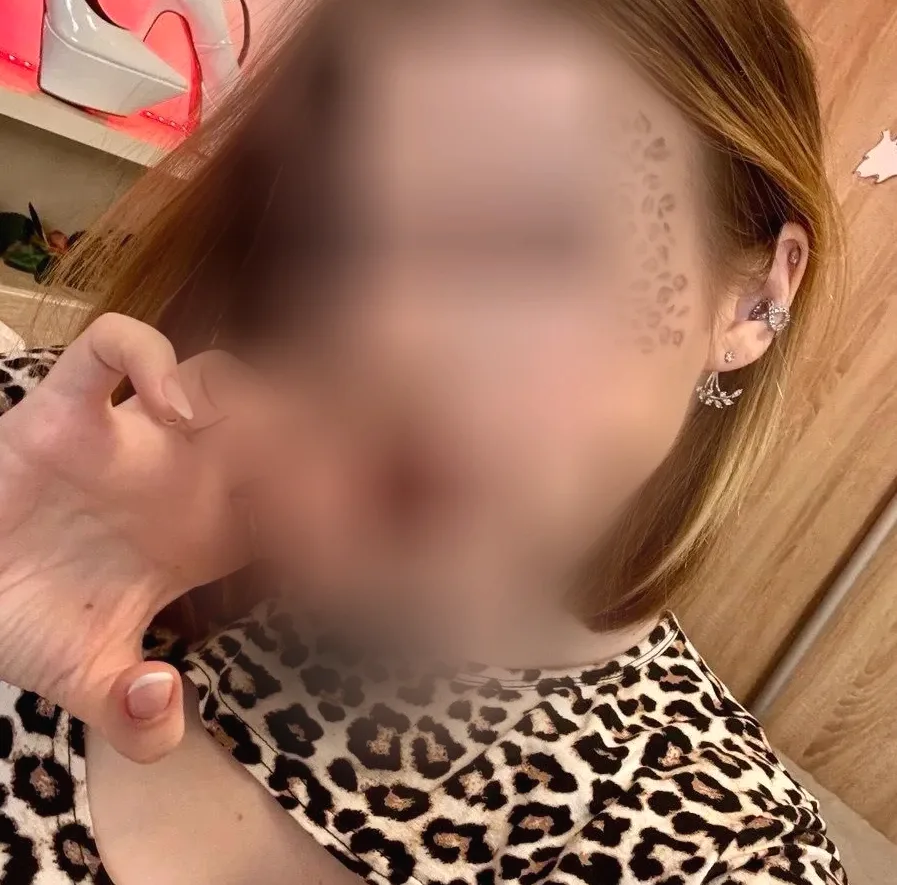 Julia, 22