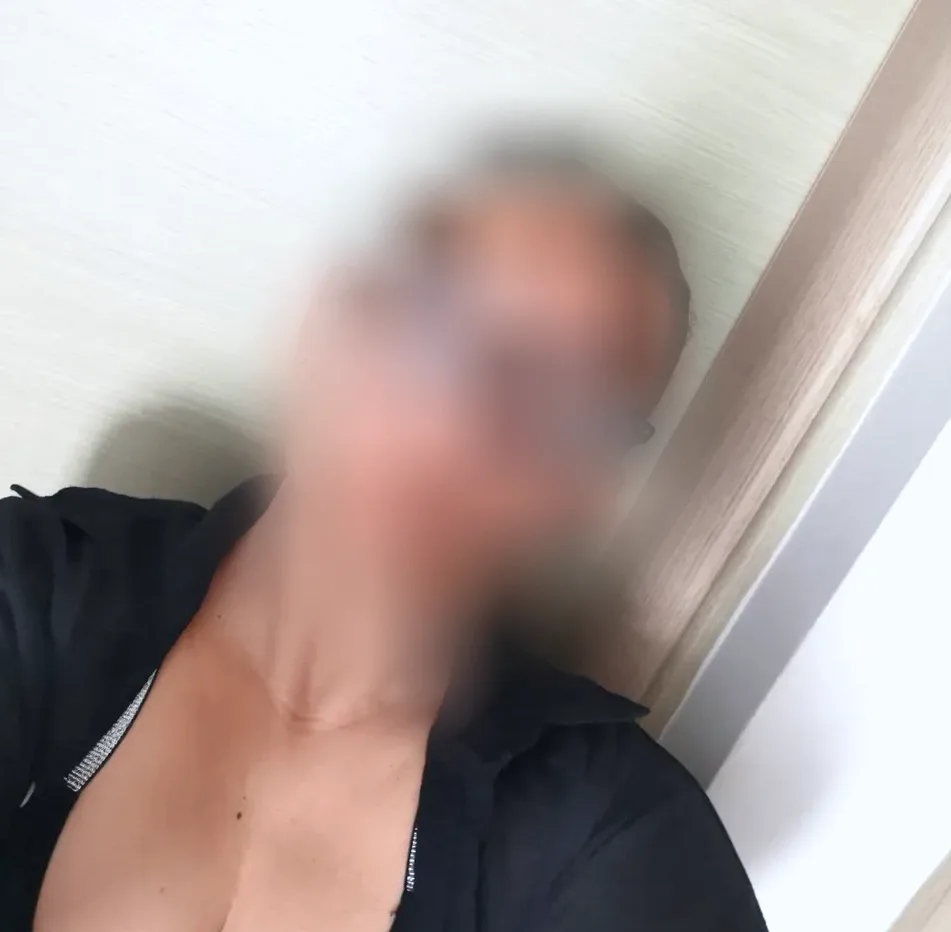 Simone, 37