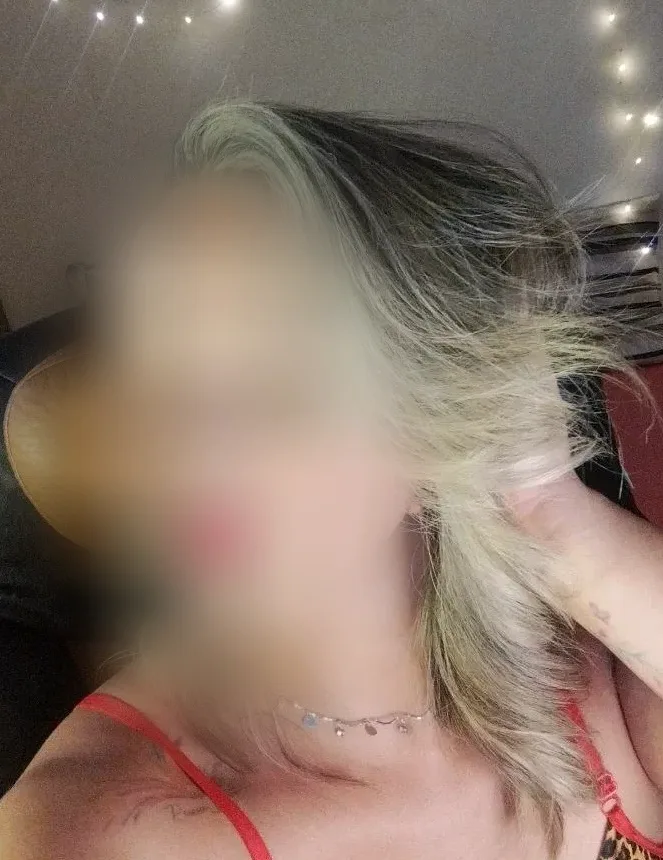 Vanessa, 36
